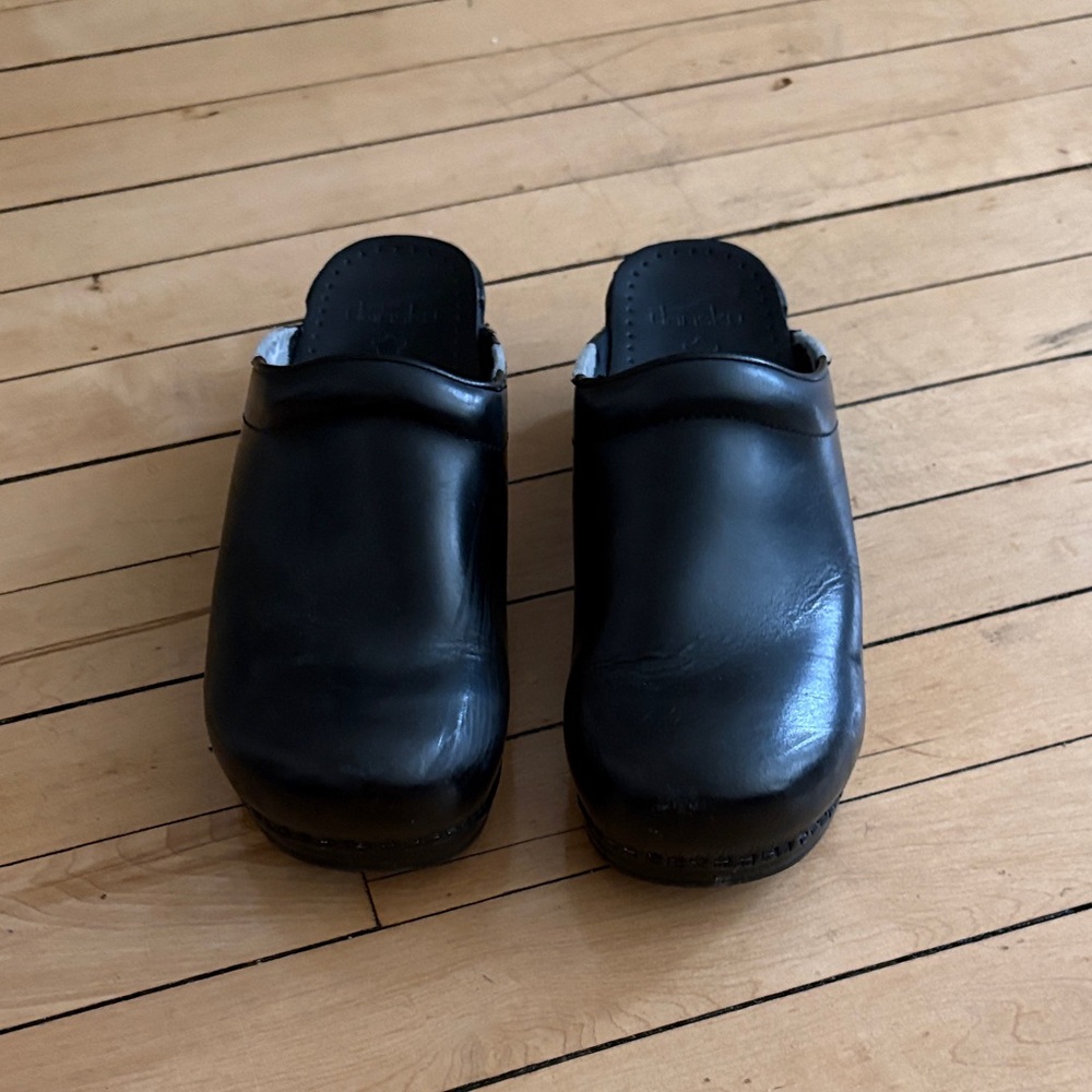 Black Dansko clogs in size 40